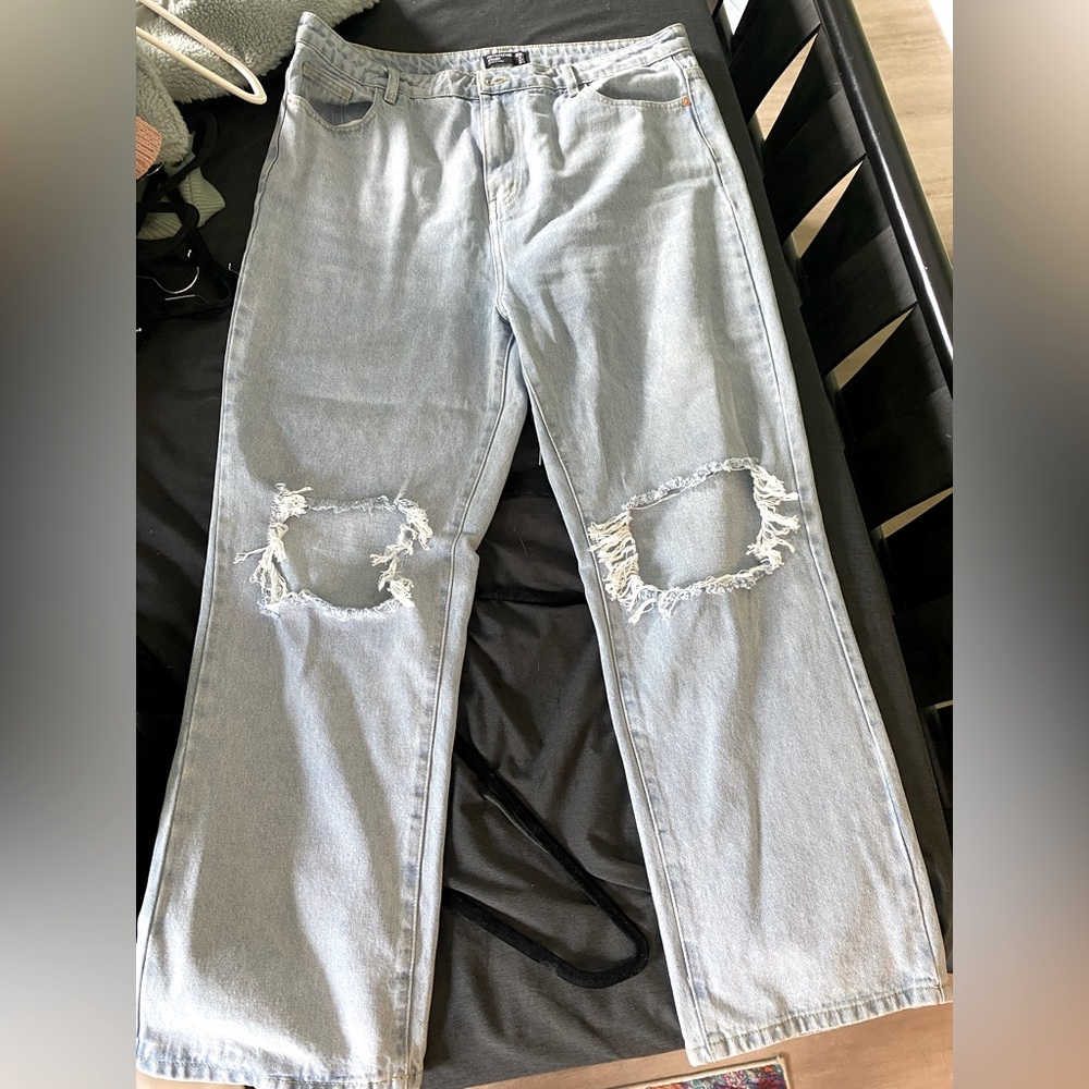 PrettyLittleThing Plus-size Ripped Knee Straight Leg Jeans